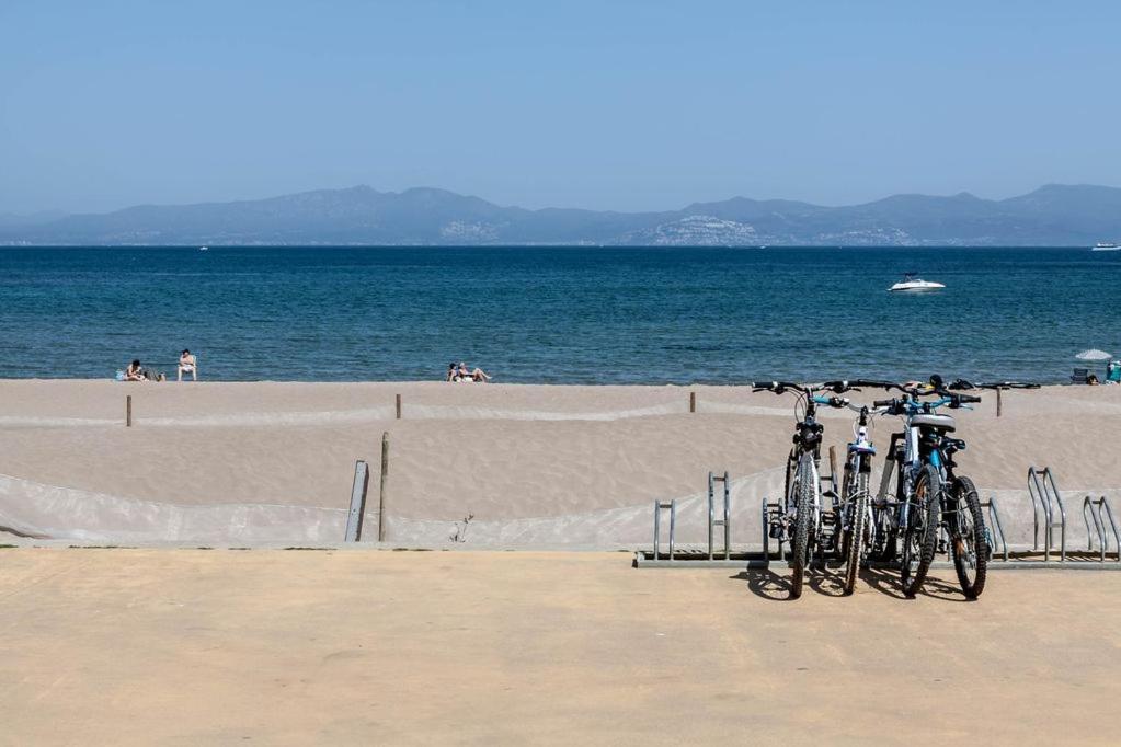 Apartamento Pie De Playa-Wifi Free L'Escala Exterior foto